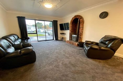 Photo of property in 12 Cossens Street, Balclutha, 9230