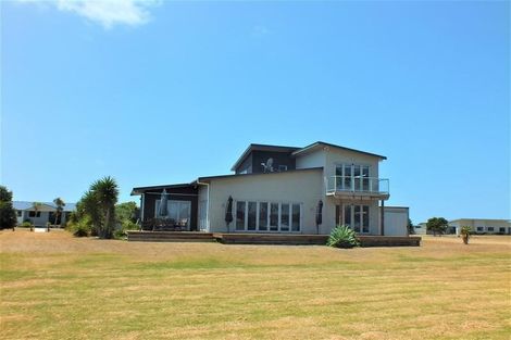 Photo of property in 124 Ti Kouka Crescent, Matarangi, Whitianga, 3592