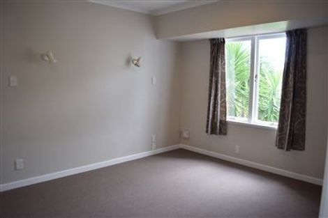 Photo of property in 2/40 Pupuke Road, Takapuna, Auckland, 0622