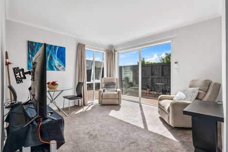 Photo of property in 17 Walter Ruddock Avenue, Kumeu, 0810