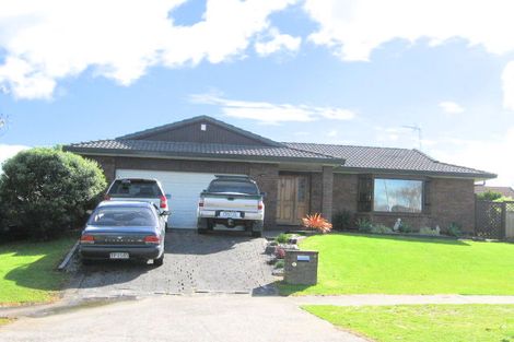 Photo of property in 4 Kadina Place, Botany Downs, Auckland, 2010