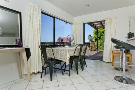 Photo of property in 10 Camilla Grove, Totara Vale, Auckland, 0629