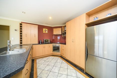 Photo of property in 53 Pacific Drive, Fitzherbert, Palmerston North, 4410