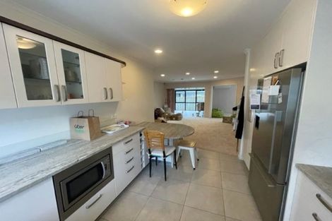 Photo of property in 6 Headcorn Place, Botany Downs, Auckland, 2010