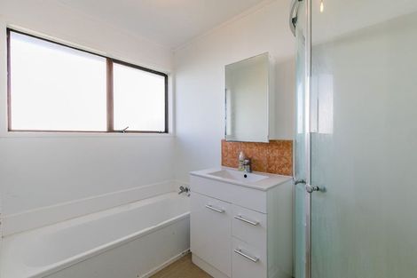Photo of property in 34 Pahi Place, West Harbour, Auckland, 0618