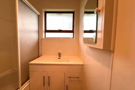 Photo of property in 2/43 Challen Close, Conifer Grove, Takanini, 2112