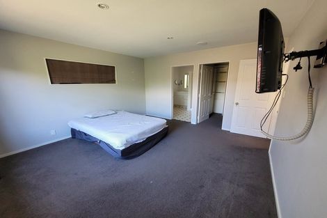 Photo of property in 15b Kinapori Terrace, Newlands, Wellington, 6037