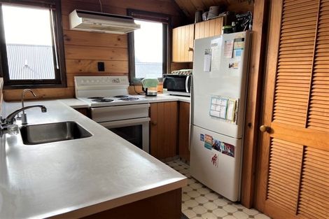 Photo of property in 1 Highlands Place, Highlands Park, New Plymouth, 4312