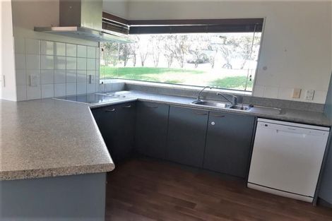 Photo of property in 19 Mandeville Place, Unsworth Heights, Auckland, 0632