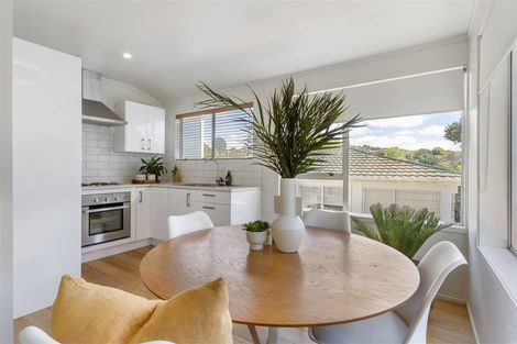 Photo of property in 2/79 Moore Street, Hillcrest, Auckland, 0627