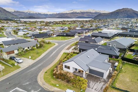 Photo of property in 1 Landsborough Lane, Wanaka, 9305
