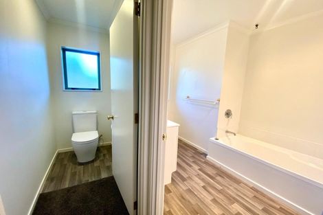 Photo of property in 12 Woodcroft Way, Pukekohe, 2120