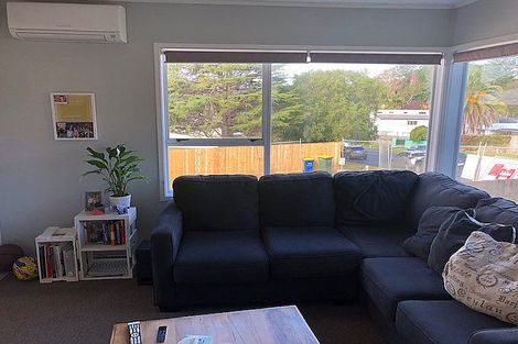 Photo of property in 2/2 Halberg Street, Glenfield, Auckland, 0629