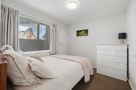 Photo of property in 2/102 Sandspit Road, Shelly Park, Auckland, 2014