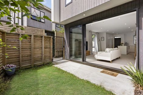 Photo of property in 6b Ferry Road, Days Bay, Lower Hutt, 5013
