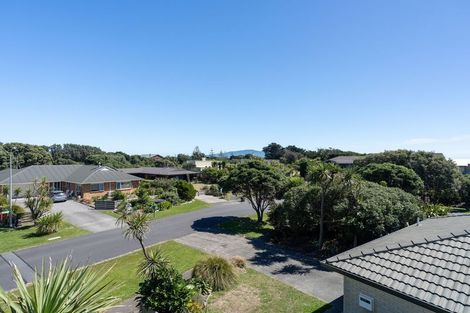 Photo of property in 18 Marram Way, Peka Peka, Waikanae, 5391