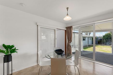 Photo of property in 10 Cotswold Avenue, Bishopdale, Christchurch, 8053