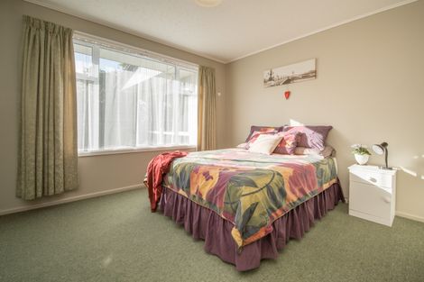 Photo of property in 6 Shirldale Place Avonhead Christchurch City