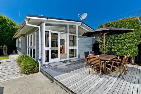 Photo of property in 7 Porter Avenue, Te Atatu South, Auckland, 0610