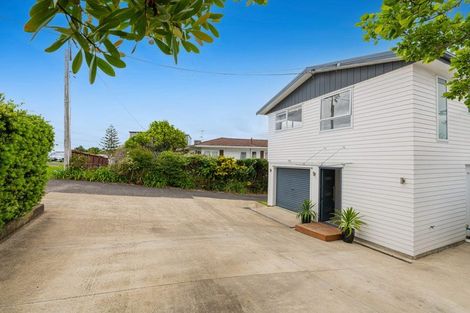 Photo of property in 1/302 Sunset Road, Windsor Park, Auckland, 0632