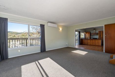 Photo of property in 1 Fyvie Avenue, Tawa, Wellington, 5028