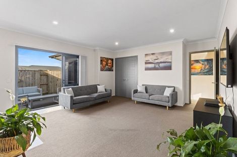 Photo of property in 48 Karamea Street, Whalers Gate, New Plymouth, 4310