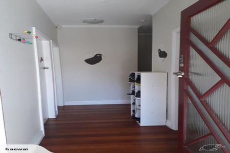 Photo of property in 73 Hungerford Road, Houghton Bay, Wellington, 6023