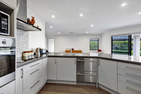 Photo of property in 3 Larlin Heights, Hawera, 4675