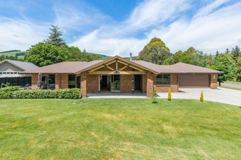 Photo of property in 1 Cabbage Tree Grove, Kinloch, Taupo, 3377