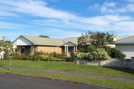 Photo of property in 6 Amadeus Place, Northpark, Auckland, 2013