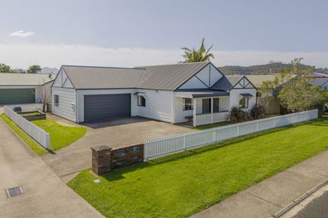 Photo of property in 5 Cholmondeley Crescent, Whitianga, 3510