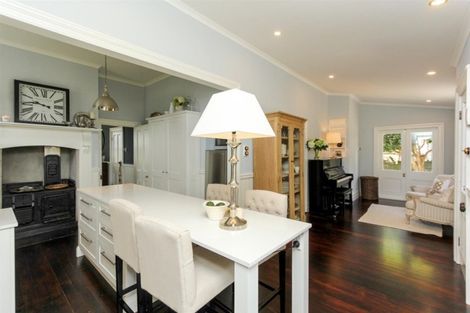 Photo of property in 28 Waiwaka Terrace, Strandon, New Plymouth, 4312