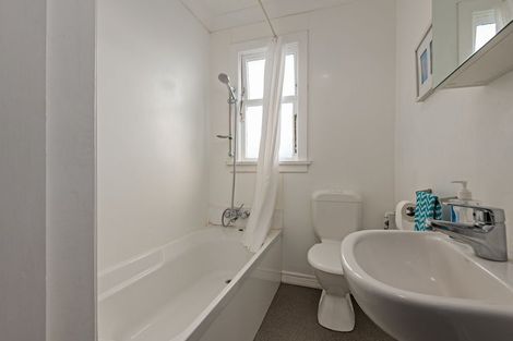 Photo of property in 16 Freyberg Street, Roslyn, Palmerston North, 4414