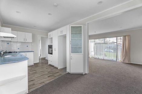 Photo of property in 9 Kuaka Place, New Lynn, Auckland, 0600
