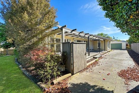 Photo of property in 5 Brookby Crescent, Avonhead, Christchurch, 8042