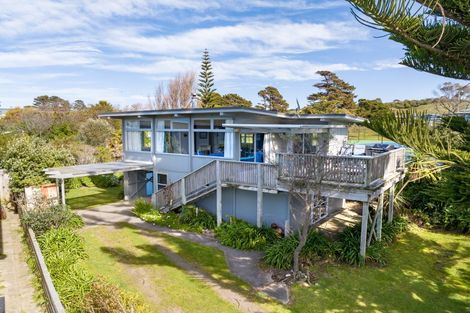 Photo of property in 90 Pinedale Crescent, Riversdale Beach, Masterton, 5872