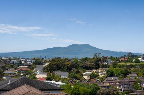 Photo of property in 76 Travis View Drive, Fairview Heights, Auckland, 0632