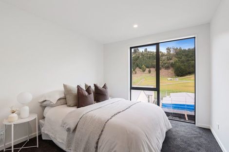 Photo of property in 10 Flowers Lane, Cracroft, Christchurch, 8022