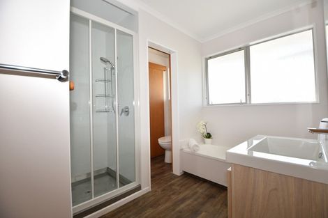 Photo of property in 3 Chisholm Place, Carterton, 5713