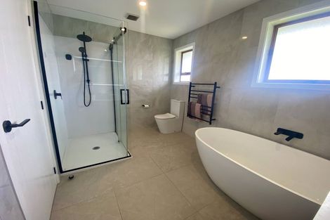 Photo of property in 7 Sealand Place, Mangere Bridge, Auckland, 2022