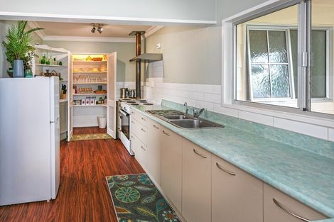 Photo of property in 35 Victoria Street, Coromandel, 3506