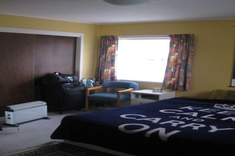 Photo of property in 41 Colchester Crescent, Newlands, Wellington, 6037