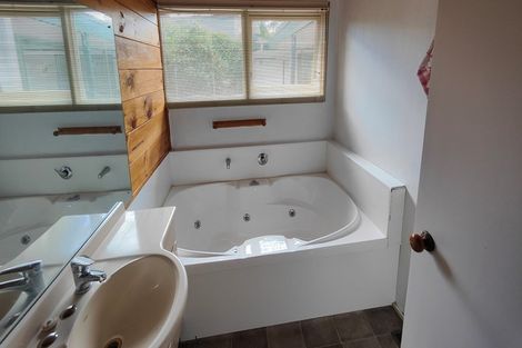 Photo of property in 16 Callard Place, Riverlea, Hamilton, 3216