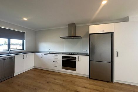 Photo of property in 2 Kawapani Lane, Kumeu, 0810