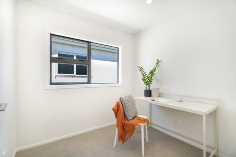 Photo of property in 41 Farnworth Terrace, Glenside, Wellington, 6037