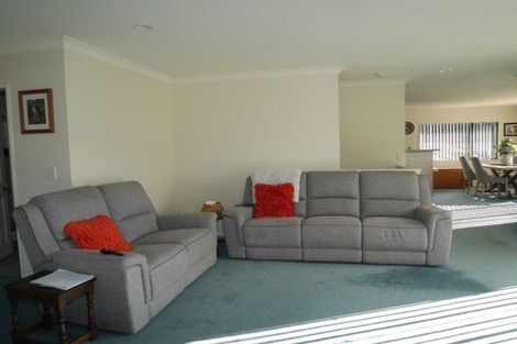Photo of property in 4 Lorna Irene Drive, Raumati South, Paraparaumu, 5032