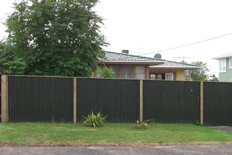 Photo of property in 8 Marlene Avenue, Te Atatu South, Auckland, 0610