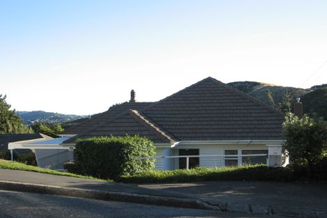 Photo of property in 24 Miles Crescent, Newlands, Wellington, 6037
