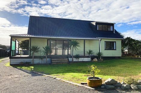 Photo of property in 45 Toi Street, Otaki Beach, Otaki, 5512