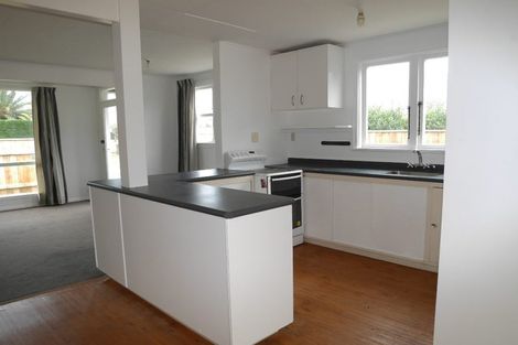 Photo of property in 17 Hemara Street, Waikanae Beach, Waikanae, 5036